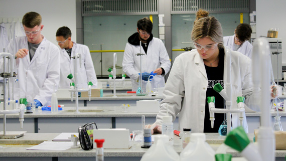 Picture of our students in the laboratory